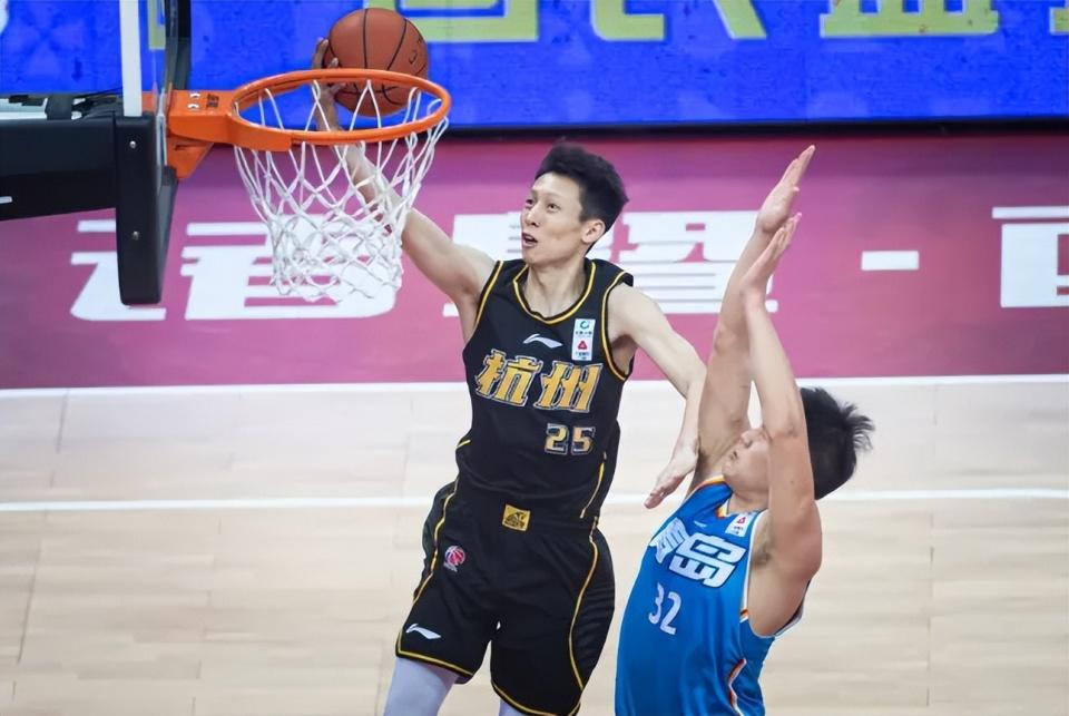 记者拉比奥、于帕、楚阿梅尼、萨利巴缺席训练前者母亲探班扑空 记者拉比奥、于帕、楚阿梅尼、萨利巴缺席训练前者母亲探班扑空