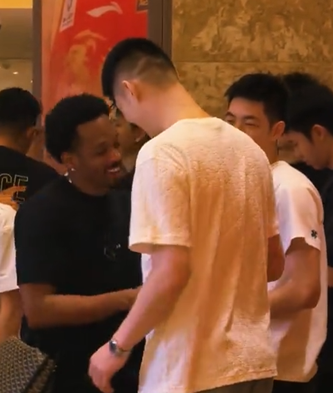 郑钦文放弃亚运会卫冕引发辩论,新科法网亚军哈雷首战出局遭调侃 郑钦文放弃亚运会卫冕引发辩论,新科法网亚军哈雷首战出局遭调侃