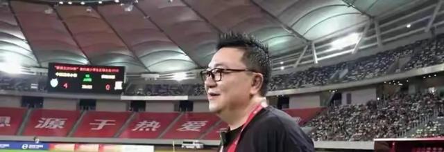 记者:费内巴切仍在和曼城谈阿克转会费,预计700万+150万镑 记者:费内巴切仍在和曼城谈阿克转会费,预计700万+150万镑
