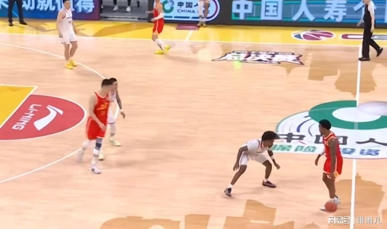 NBA官方晒总冠军定妆照:尼克斯17人出镜 索汉和杰米森没拍上? NBA官方晒总冠军定妆照:尼克斯17人出镜 索汉和杰米森没拍上?