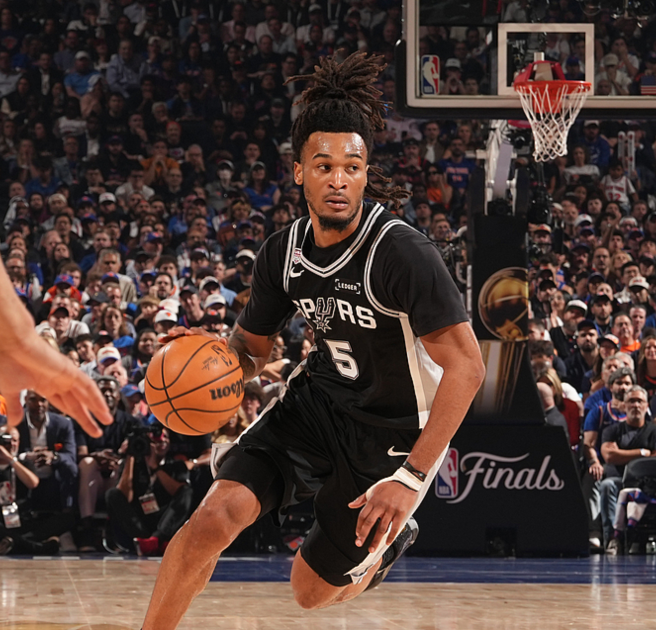 在NBA一支球队想要夺得总冠军,到底需要什么样的球员? 在NBA一支球队想要夺得总冠军,到底需要什么样的球员?