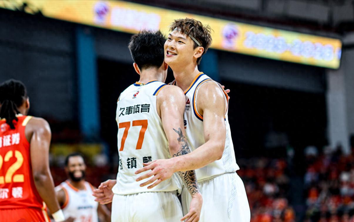 米兰体育尼克斯成NBA首支赛季双冠王 米兰体育尼克斯成NBA首支赛季双冠王