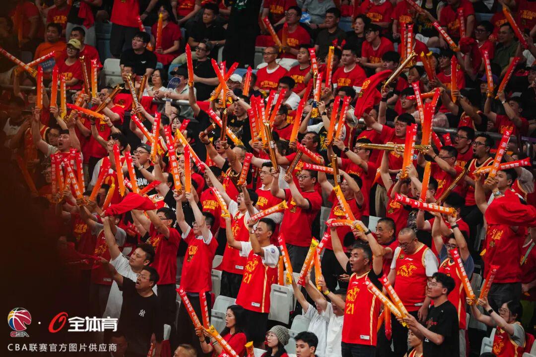 米兰体育湖媒反对给里夫斯两亿:给他顶薪卢卡将无冠,去篮网拿1.785亿吧 米兰体育湖媒反对给里夫斯两亿:给他顶薪卢卡将无冠,去篮网拿1.785亿吧