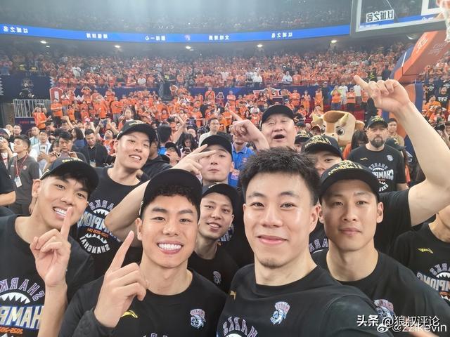 为何又被逆转？米奇给出答案，说得实在，直言不配胜利，点名2人