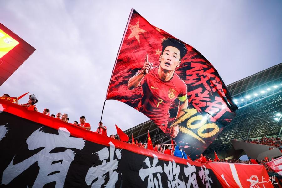 米兰体育邓超带等等现场见证，尼克斯落后16分大翻盘，布伦森狂砍45分夺冠