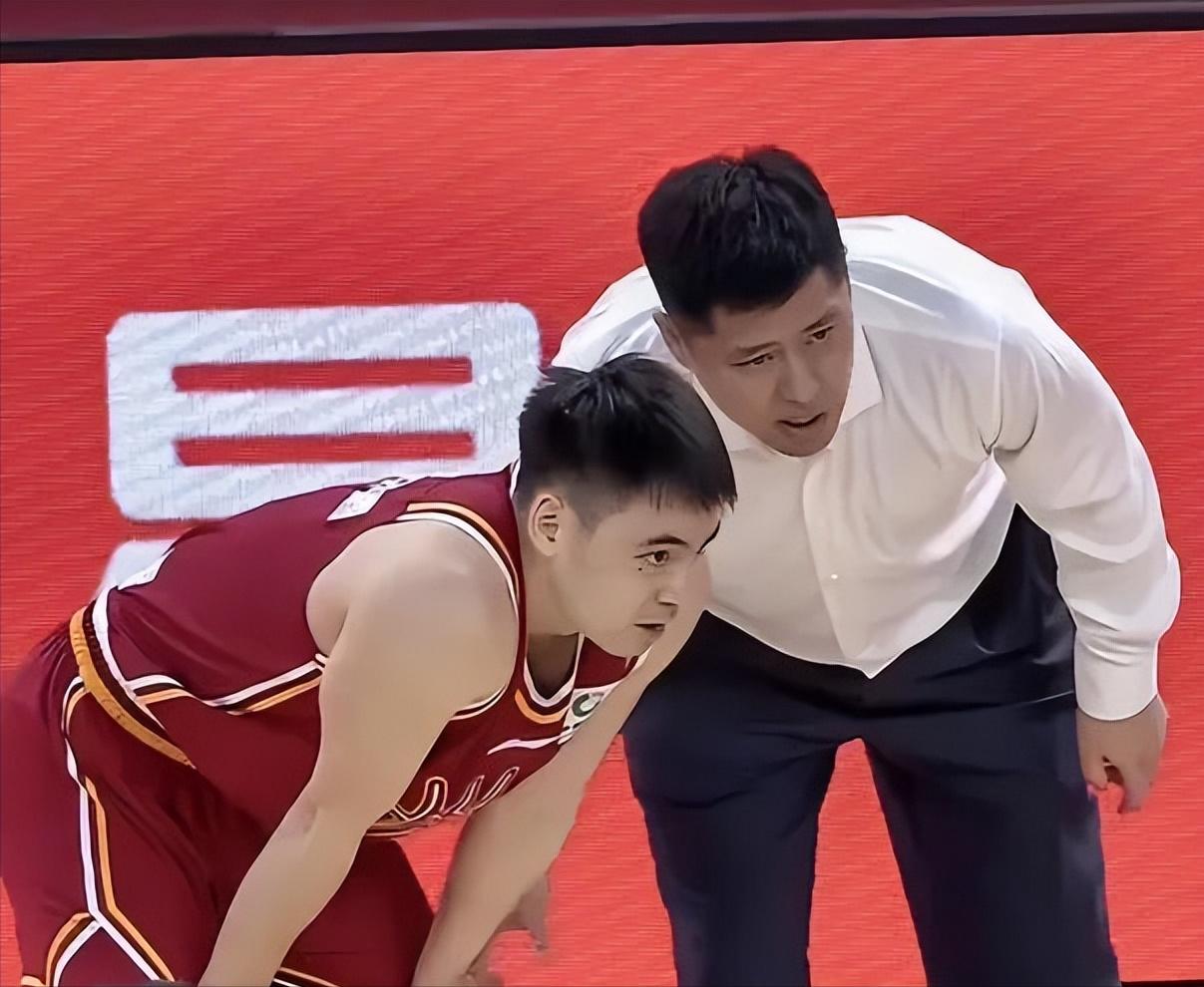 牛逼!拿到了!尼克斯总冠军!27投砸出45分!文班亚马垫脚布伦森... 牛逼!拿到了!尼克斯总冠军!27投砸出45分!文班亚马垫脚布伦森...