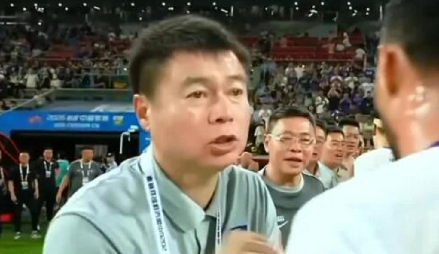 米兰体育不是福克斯!不是米奇!马刺正式离队第一人诞生,文班成最大输家 米兰体育不是福克斯!不是米奇!马刺正式离队第一人诞生,文班成最大输家