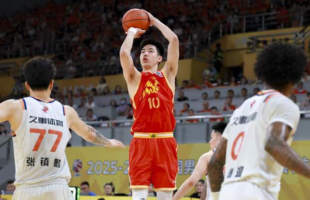 尼克斯太太团赛后计划曝光：一个要宅家烧烤，一个继续当护士