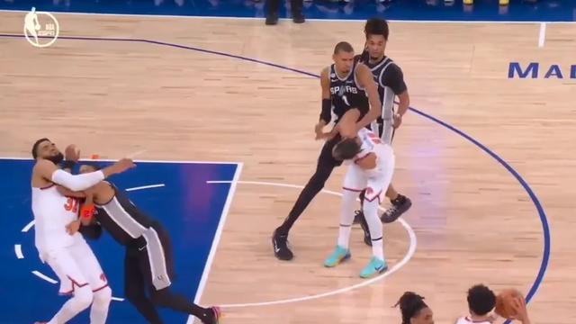米兰体育NBA流言汇总:雄鹿绿军围绕字母谈判 布朗去第三方 米兰体育NBA流言汇总:雄鹿绿军围绕字母谈判 布朗去第三方