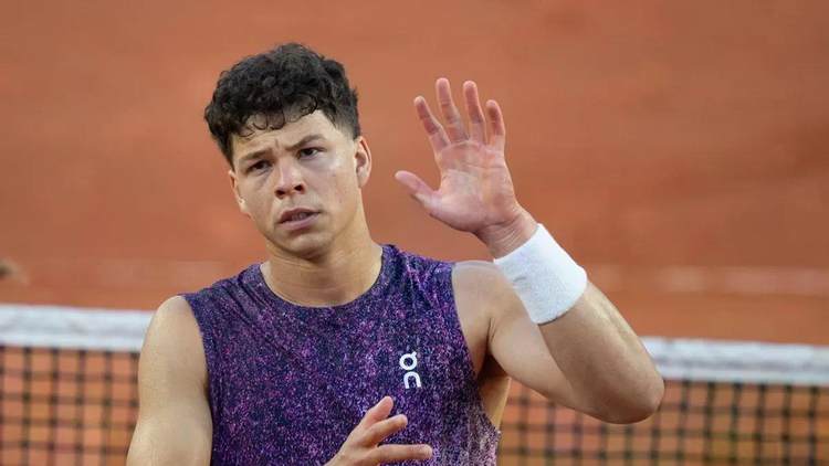 米兰体育NBA总决赛G5首发出炉:双方均不变阵 马刺固执仍用福克斯首发 米兰体育NBA总决赛G5首发出炉:双方均不变阵 马刺固执仍用福克斯首发