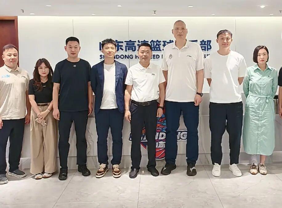 篮网开1.78亿抢里夫斯 湖人难留