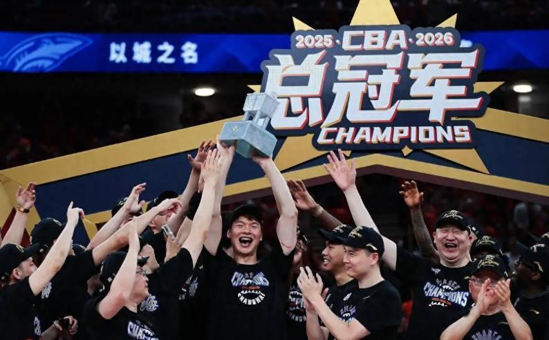 米兰体育尼克斯夺冠！布伦森45+3大功臣，文班19+14创纪录，福克斯成罪人