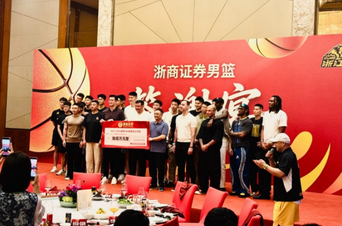 不惧文班垫脚布伦森45+3，唐斯全场2分，尼克斯4