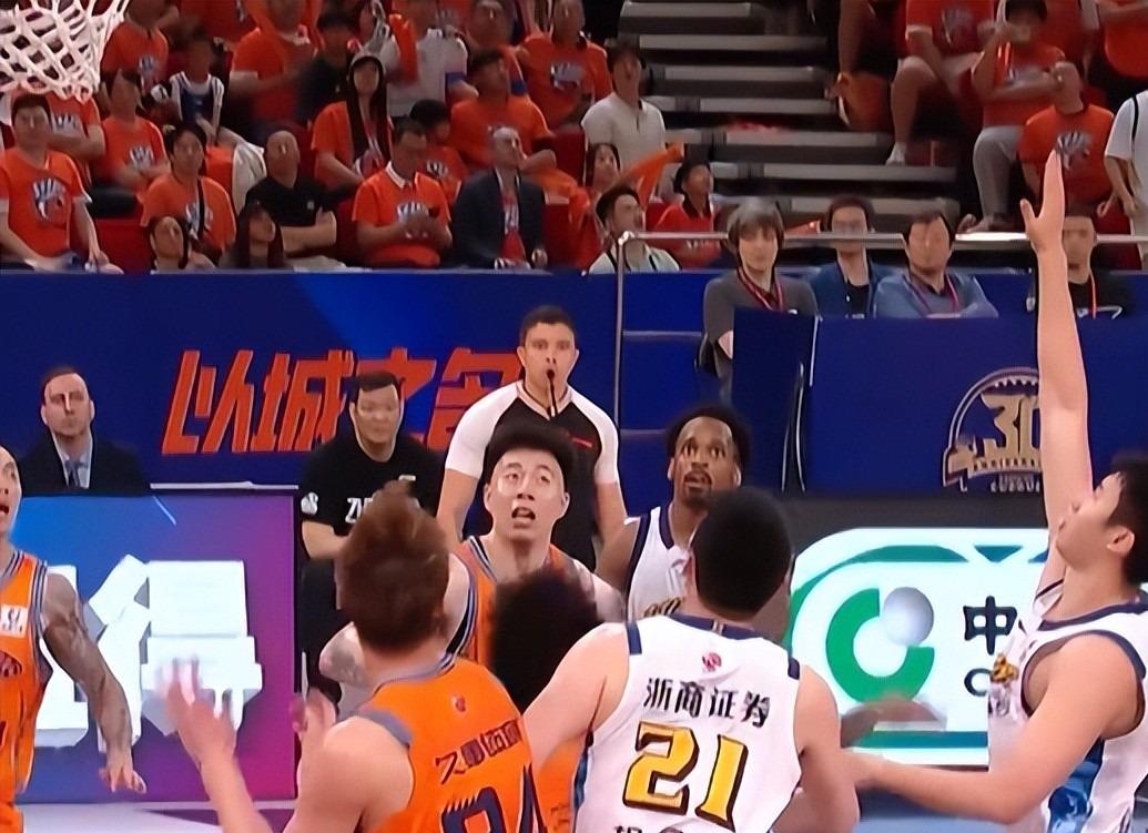 4年1.785亿美金!5年2.41亿美金!里夫斯步步为营,湖人没有退路 4年1.785亿美金!5年2.41亿美金!里夫斯步步为营,湖人没有退路