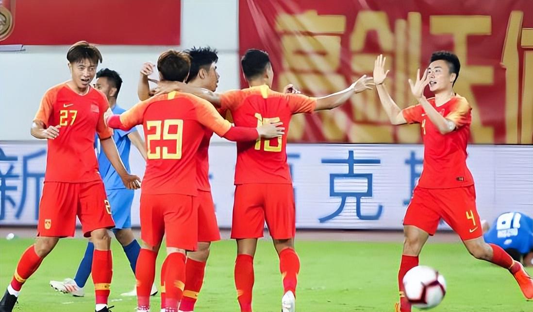 柯蒂斯杯周六战罢美国队暂领先 柯蒂斯杯周六战罢美国队暂领先