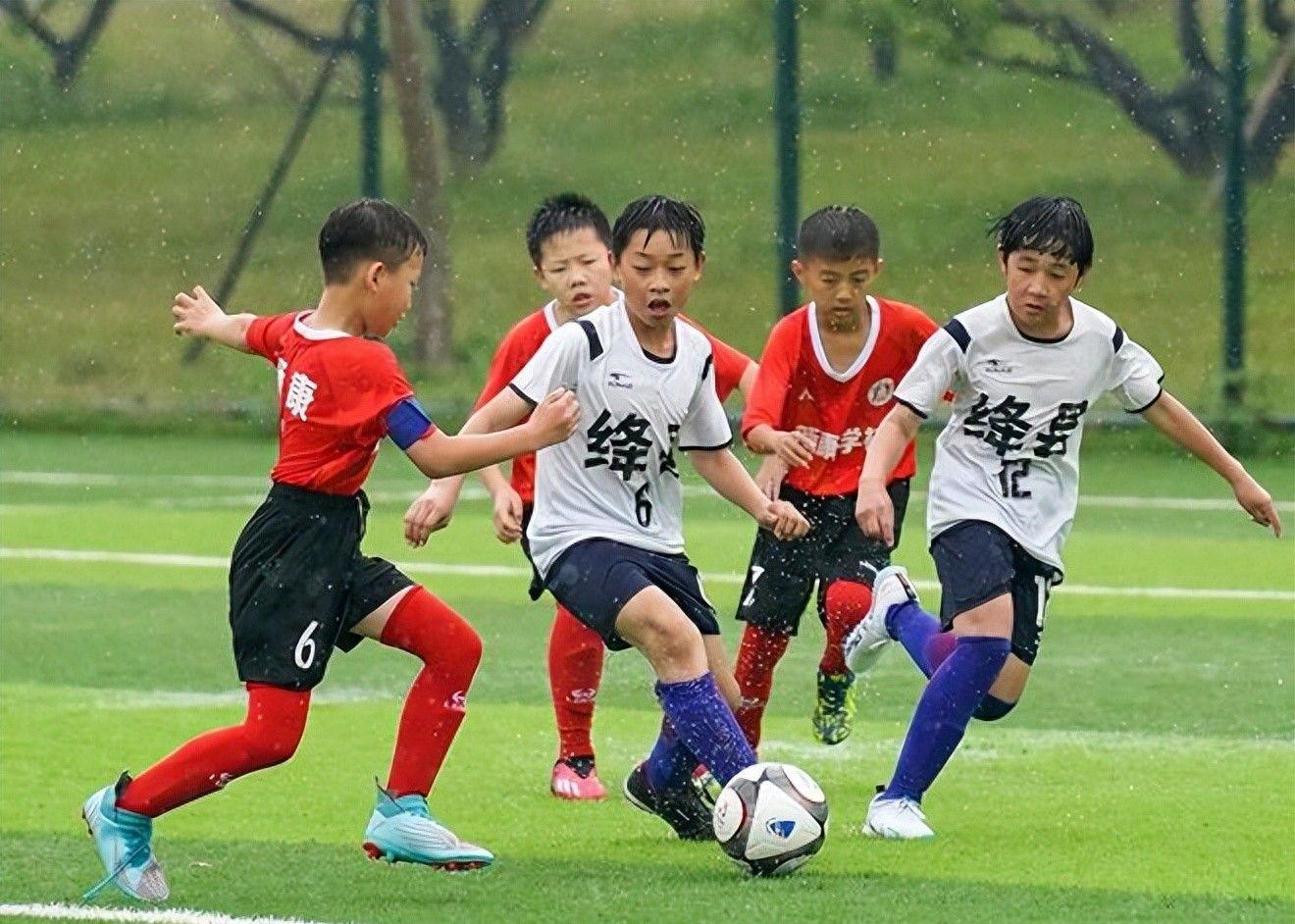 力压沙特门将奥韦斯，巴尔韦德当选FIFA全场最佳球员