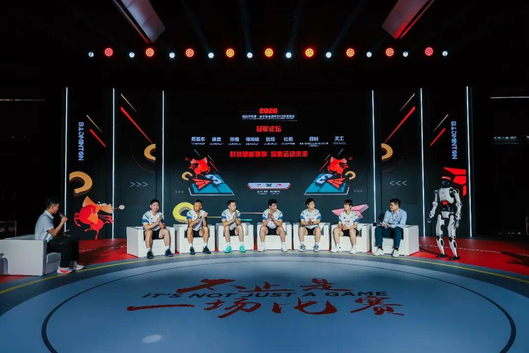 TA：世界杯粉色球鞋风潮为设计趋势；球员喜欢用亮色体现个性