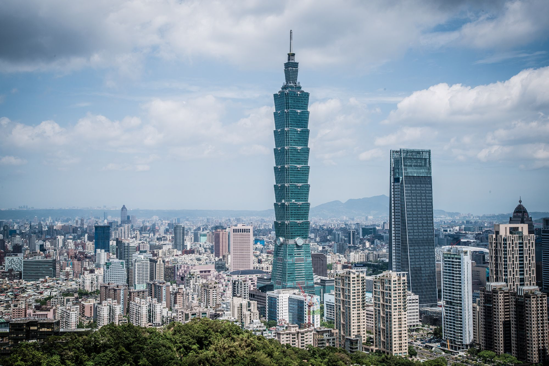 米兰体育伊利：地铁到站"双骄站"，拥有"梅罗青春"的乘客请一起下车